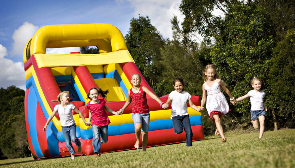 Contactformulier The Fun Team voor het huren van feestmaterialen, springkastelen, opblaasbare attracties en tenten, geschikt voor elke gelegenheid, van kinderfeestjes tot bedrijfsfeestjes in Sinaai, Beveren, Lokeren, Sint-Niklaas, het Waasland en omstreken.