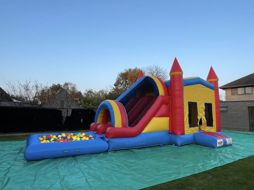 The Fun Team - Verhuur van springkastelen met ballenbad voor een verjaardagsfeest in Sint-Niklaas, Lokeren, Beveren, het Waasland en omstreken.