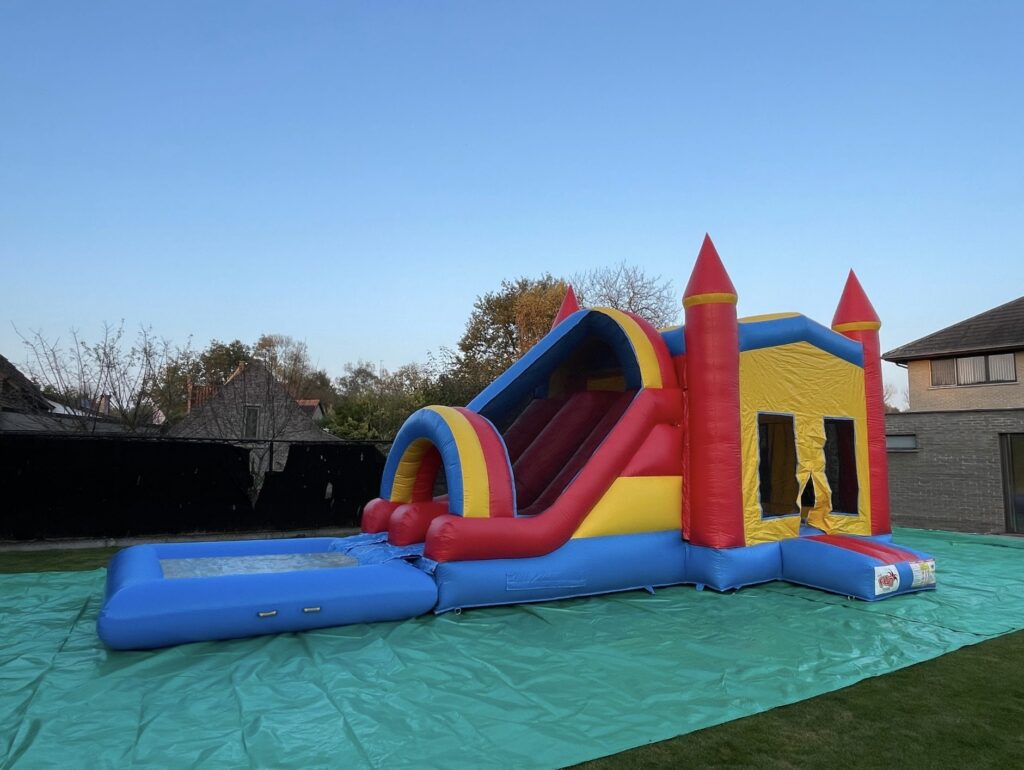 The Fun Team - Verhuur van springkastelen met zwembad voor een verjaardagsfeest in Sint-Niklaas, Lokeren, Beveren, het Waasland en omstreken.