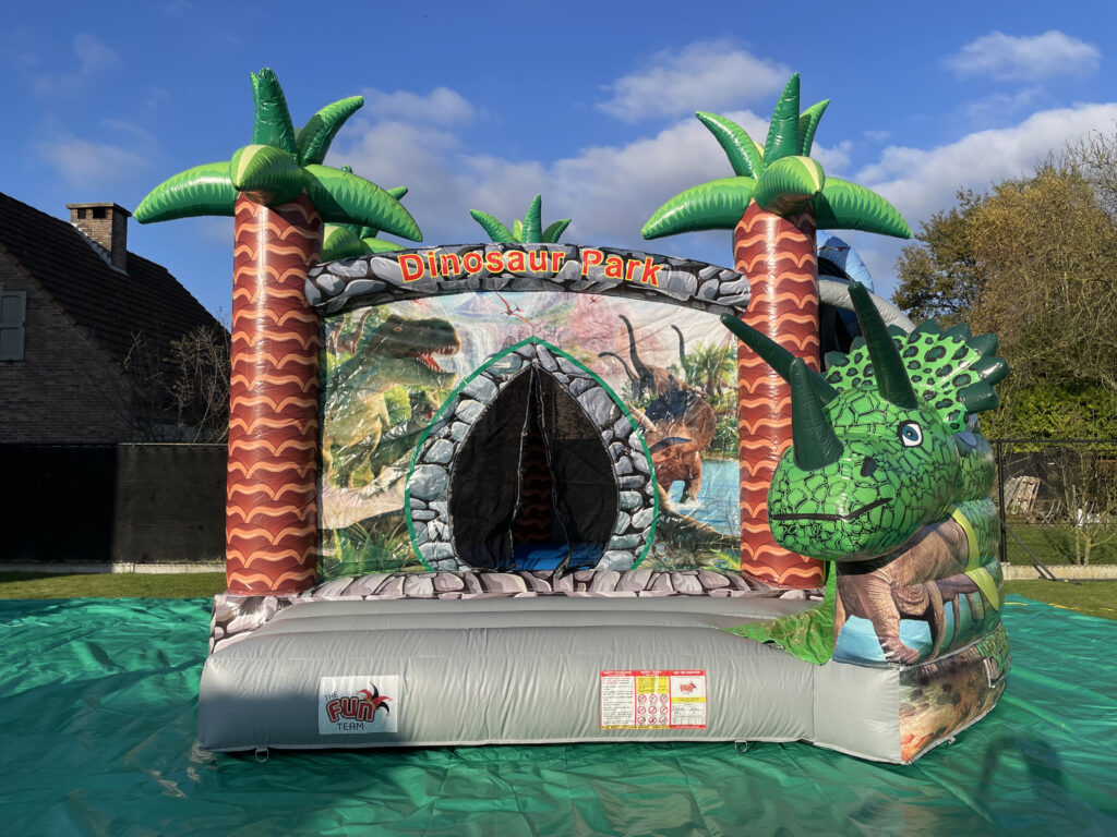 Verhuur van springkastelen en tenten op een lentefeest in Sinaai, Lokeren, Sint-Niklaas, Beveren, het Waasland en omstreken - The Fun Team