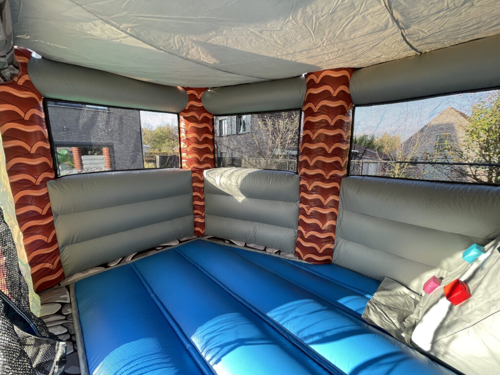 Verhuur van springkastelen en tenten op een verjaardagsfeest in Sinaai, Lokeren, Sint-Niklaas, Beveren, het Waasland en omstreken - The Fun Team