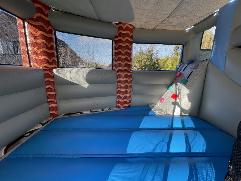 Verhuur van springkastelen en tenten op een evenement in Sinaai, Lokeren, Sint-Niklaas, Beveren, het Waasland en omstreken - The Fun Team