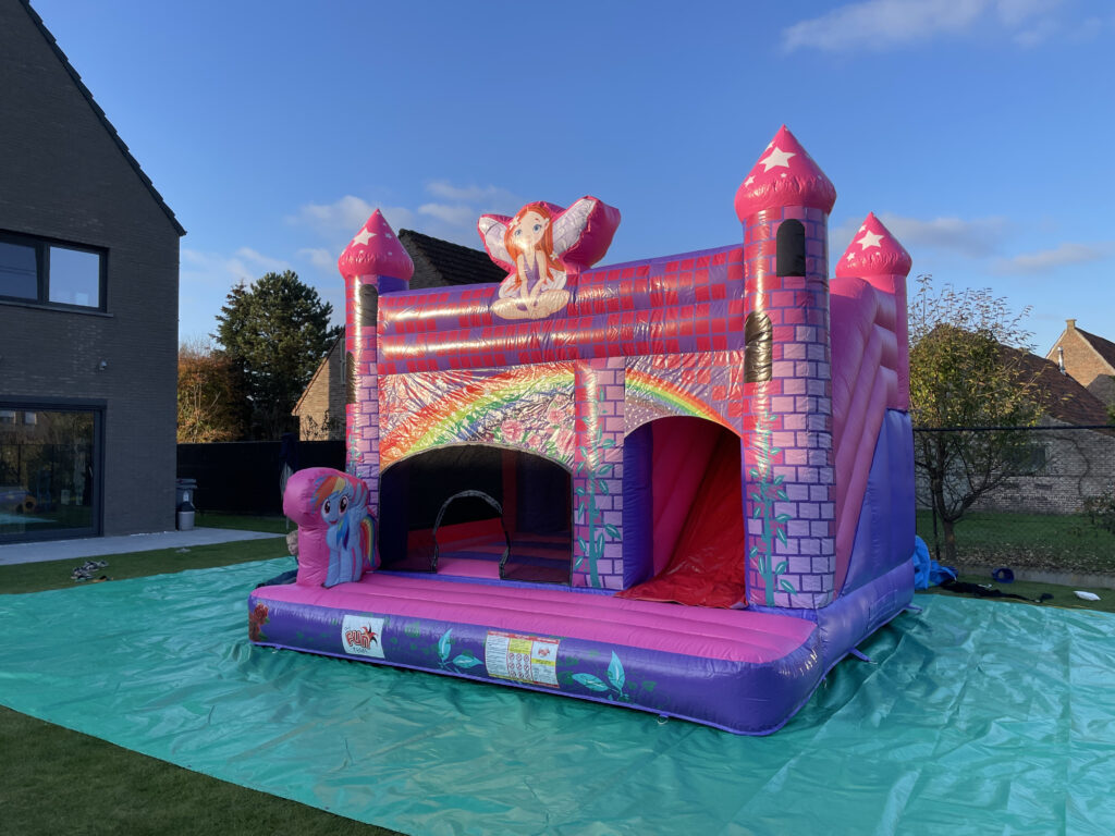 Combo springkastelen met glijbaan voor kinderen huren op een verjaardagsfeest bij The Fun Team in Sint-Niklaas, Lokeren, Beveren, het Waasland en omstreken.